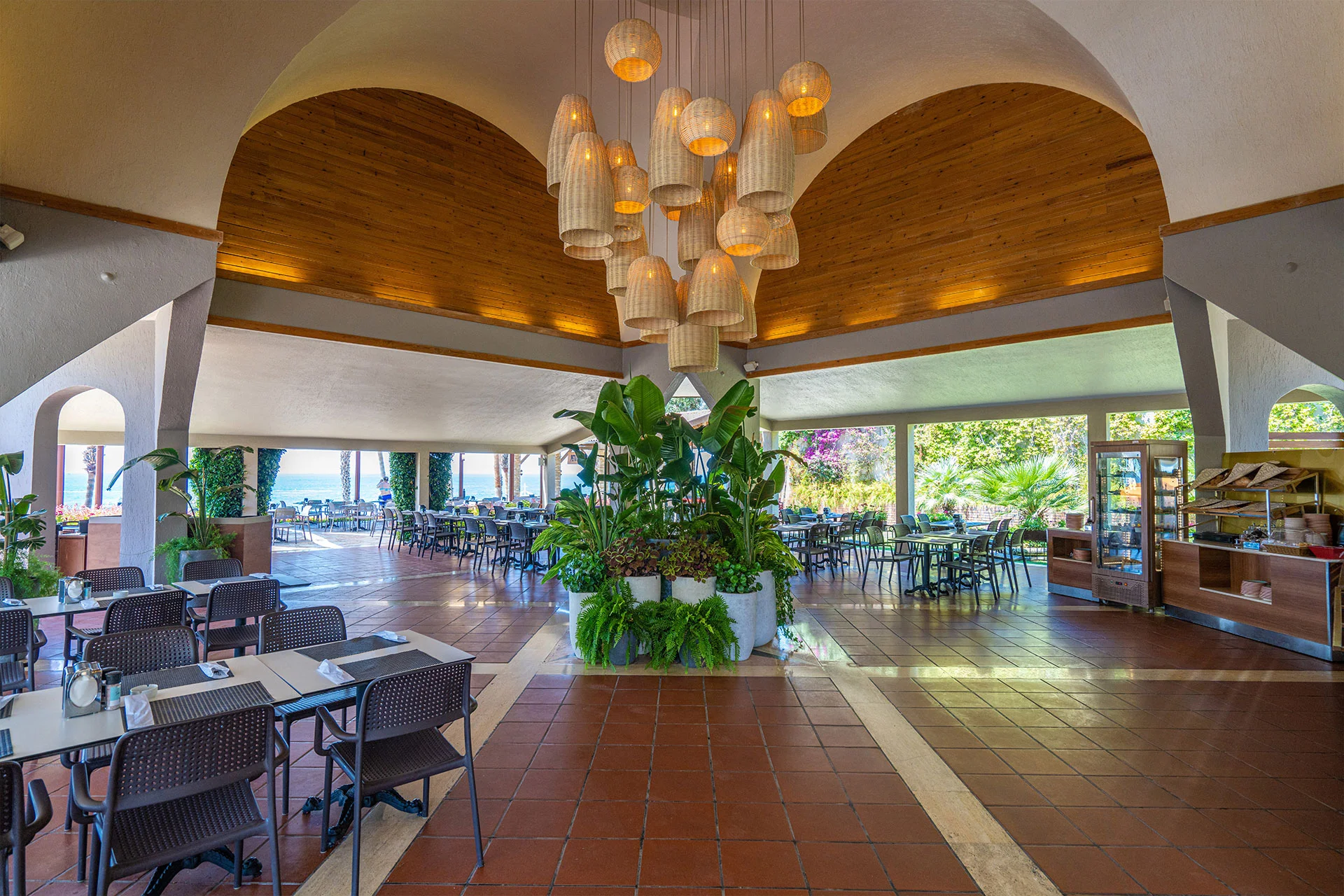 nghệ thuật trang trí nhà hàng