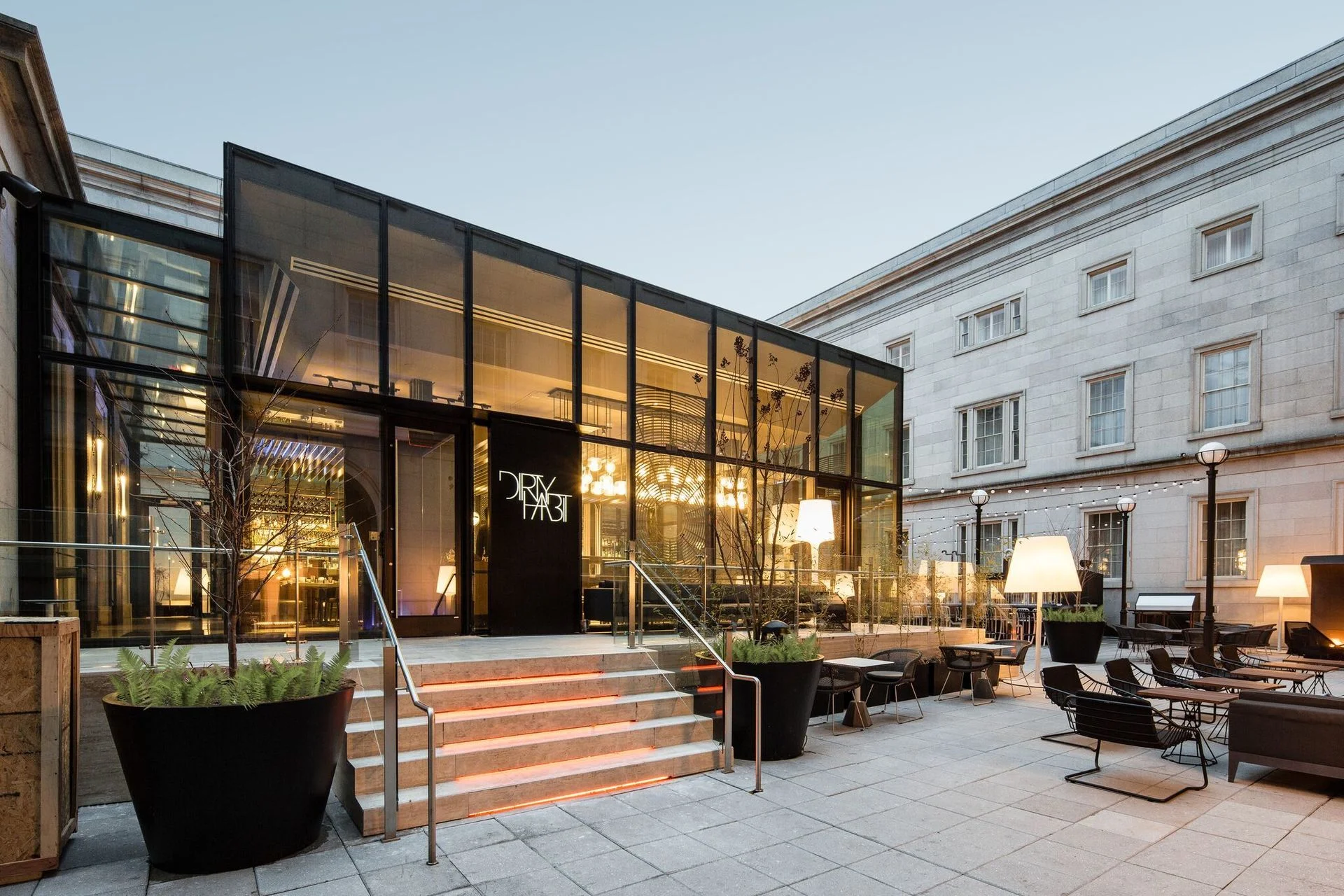 bối cảnh xung quanh nhà hàng