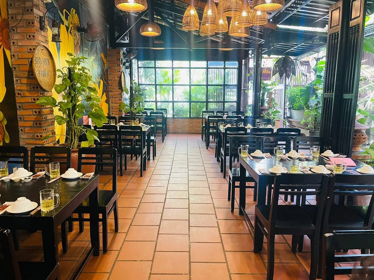 nhà hàng truyền thống việt nam
