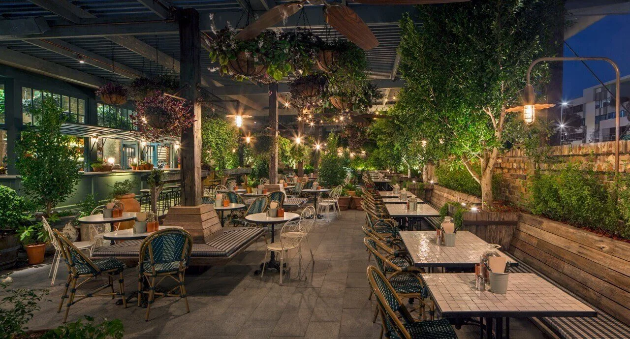 Nội thất trong thiết kế nhà hàng sân vườn