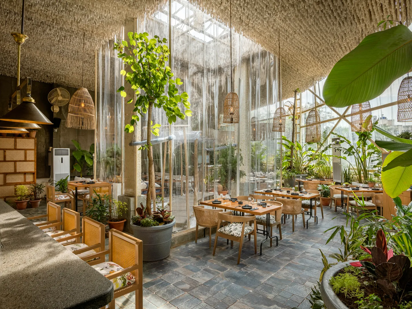 Không gian nhà hàng