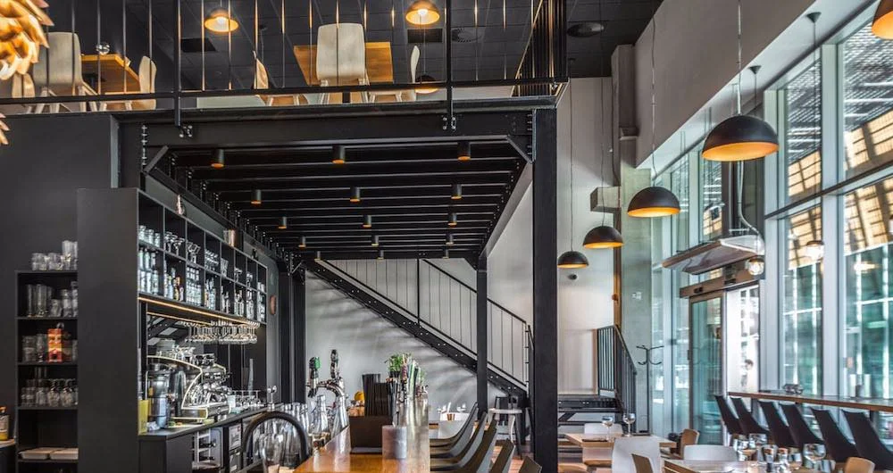 Một không gian cafe khung thép sang trọng