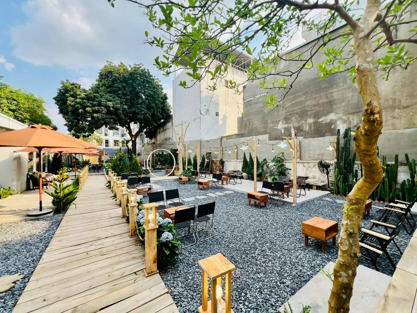 Thiết kế quán cafe sân vườn